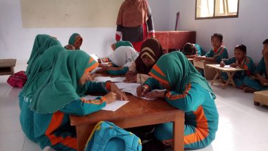 Photo of Siswa MTs  Al-khairaat Poso Belajar Di TPA Masjid