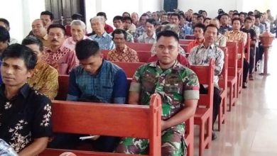 Photo of Walaupun Dibebani Tugas Yang Padat,Prajurit TMMD Tetap Beribadah
