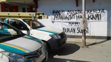 Photo of Persoalan Gaji,Puluhan Karyawan Outsourching PLN Mogok Kerja