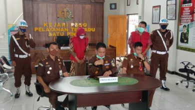 Photo of Krak Sulteng Desak Kejati Tangkap Rekanan Alkes Poso 2013
