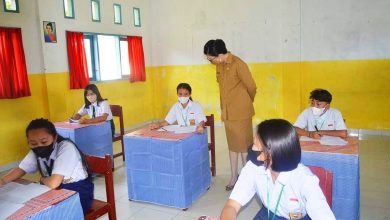 Photo of Bupati Tinjau Langsung Ujian SMP GKST