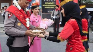 Photo of Kapolres Baru Disambut Dengan Adat Pekasiwia