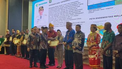 Photo of Pemda Poso Dapat Penghargaan Eliminasi Malaria