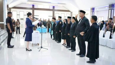 Photo of Bupati Minta Pejabat Yang Dilantik Jadi Teladan, Adil Serta Adil