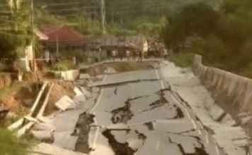 Photo of Jalan Trans Sulawesi di Desa Watuawu Terputus Akibat Longsor